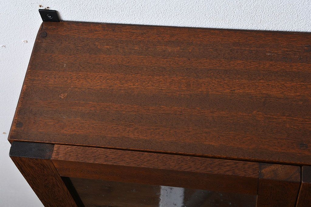 アンティーク家具　アンティーク　気泡ガラス入り!シンプルでナチュラルな縦型の壁掛け戸棚(1)