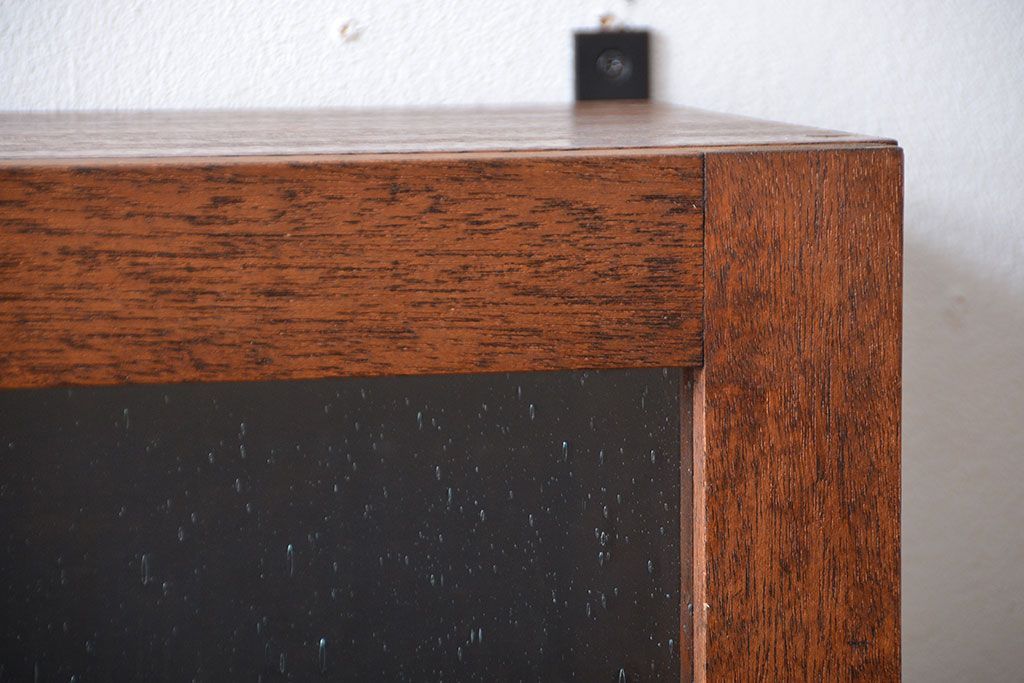 アンティーク家具　アンティーク　気泡ガラス入り!シンプルでナチュラルな縦型の壁掛け戸棚(1)