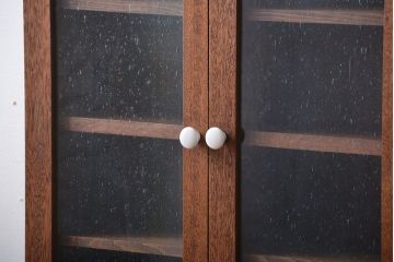 アンティーク家具　アンティーク　気泡ガラス入り!シンプルでナチュラルな縦型の壁掛け戸棚(1)