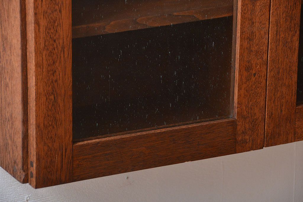 アンティーク家具　アンティーク　気泡ガラス入り!シンプルでナチュラルな縦型の壁掛け戸棚(1)