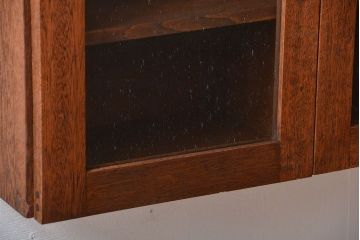 アンティーク家具　アンティーク　気泡ガラス入り!シンプルでナチュラルな縦型の壁掛け戸棚(1)