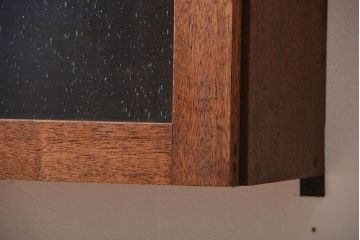 アンティーク家具　アンティーク　気泡ガラス入り!シンプルでナチュラルな縦型の壁掛け戸棚(1)