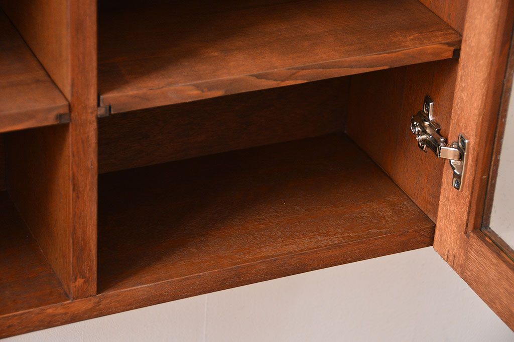 アンティーク家具　アンティーク　気泡ガラス入り!シンプルでナチュラルな縦型の壁掛け戸棚(1)