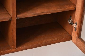 アンティーク家具　アンティーク　気泡ガラス入り!シンプルでナチュラルな縦型の壁掛け戸棚(1)