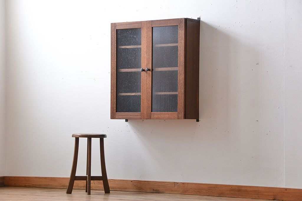 アンティーク家具　アンティーク　気泡ガラス入り!シンプルでナチュラルな縦型の壁掛け戸棚(3)