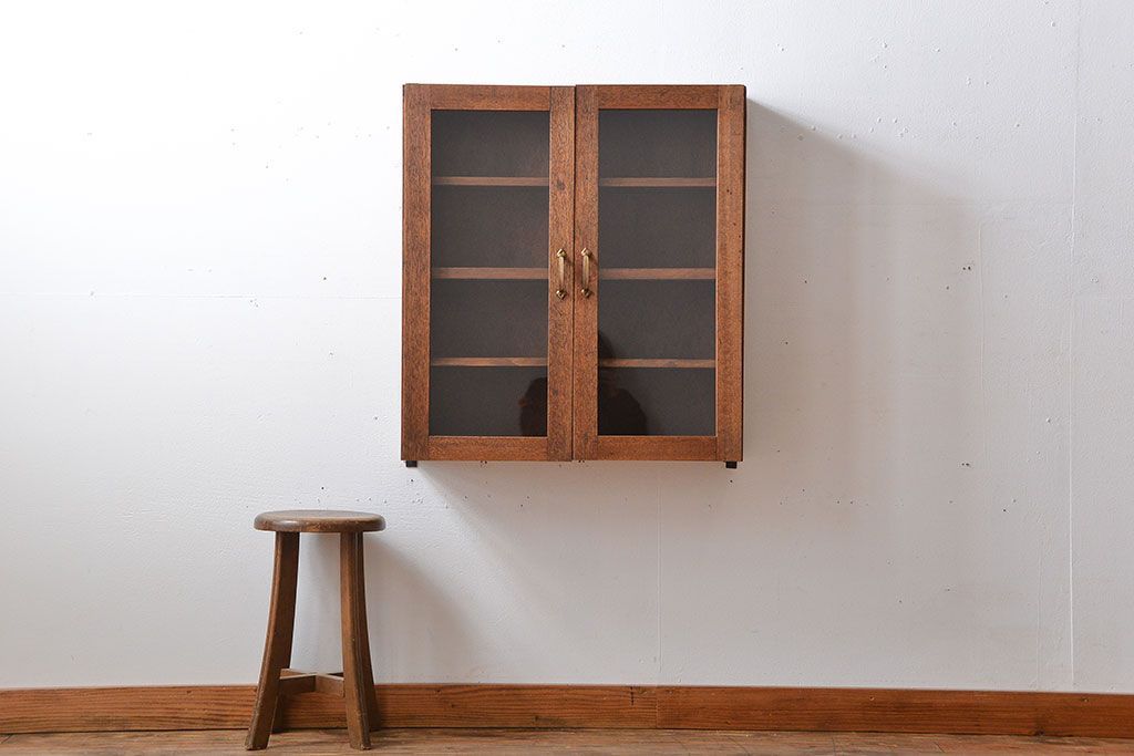 アンティーク家具　アンティーク　シンプルでナチュラルな縦型の壁掛け戸棚(1)