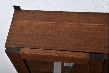 アンティーク家具　アンティーク　シンプルでナチュラルな縦型の壁掛け戸棚(1)