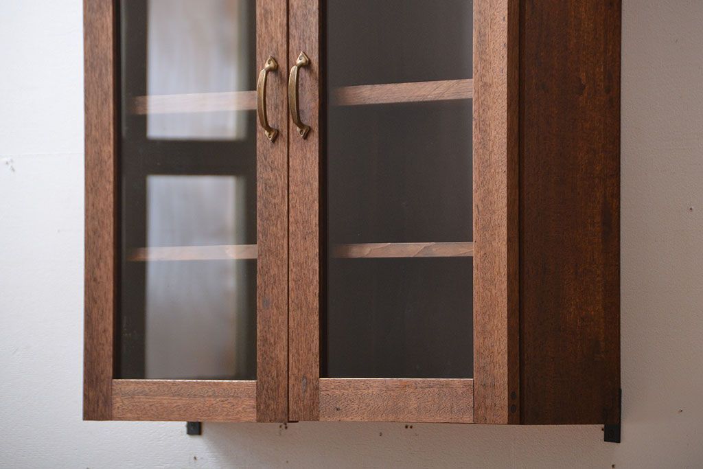 アンティーク家具　アンティーク　シンプルでナチュラルな縦型の壁掛け戸棚(1)