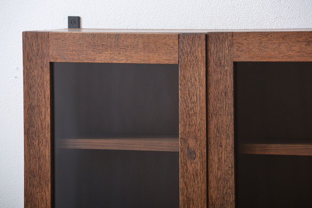 アンティーク家具　アンティーク　シンプルでナチュラルな縦型の壁掛け戸棚(1)