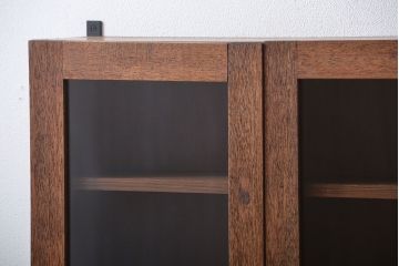 アンティーク家具　アンティーク　シンプルでナチュラルな縦型の壁掛け戸棚(1)