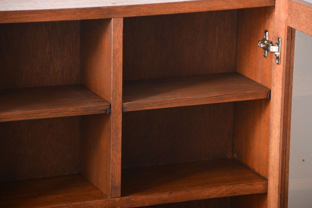 アンティーク家具　アンティーク　シンプルでナチュラルな縦型の壁掛け戸棚(1)