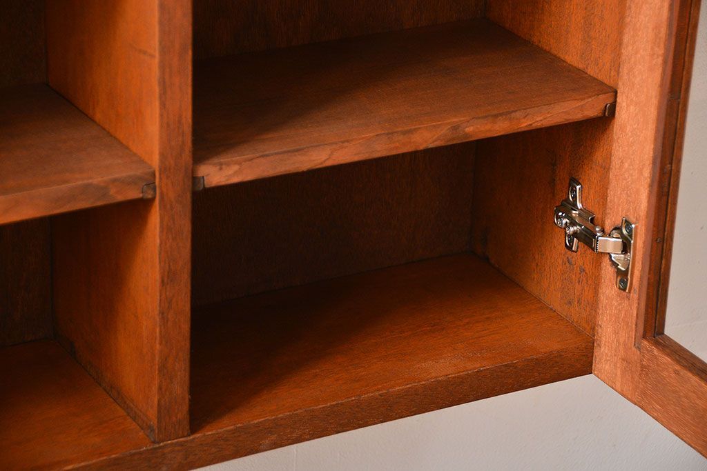 アンティーク家具　アンティーク　シンプルでナチュラルな縦型の壁掛け戸棚(1)