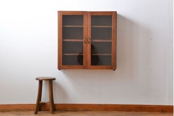 アンティーク家具　アンティーク　シンプルでナチュラルな縦型の壁掛け戸棚(2)