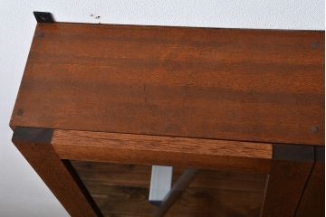 アンティーク家具　アンティーク　シンプルでナチュラルな縦型の壁掛け戸棚(2)