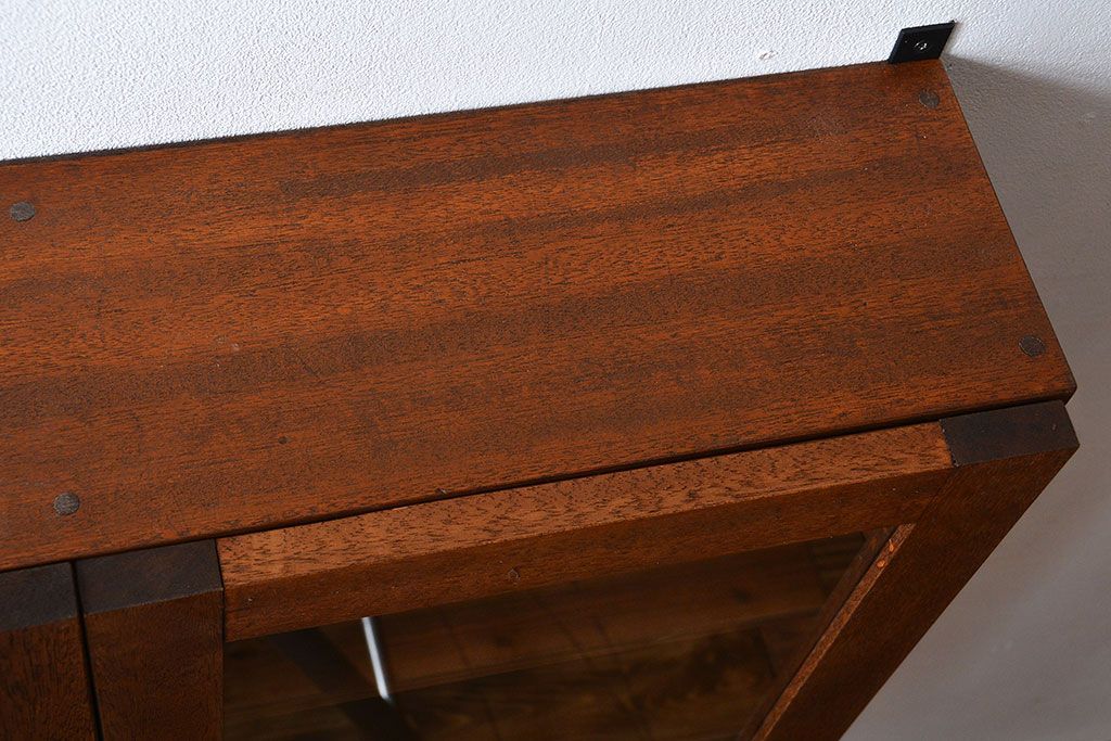 アンティーク家具　アンティーク　シンプルでナチュラルな縦型の壁掛け戸棚(2)