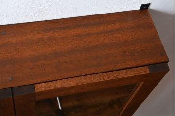 アンティーク家具　アンティーク　シンプルでナチュラルな縦型の壁掛け戸棚(2)