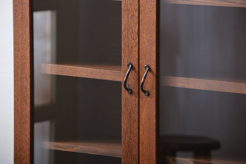 アンティーク家具　アンティーク　シンプルでナチュラルな縦型の壁掛け戸棚(2)