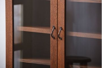 アンティーク家具　アンティーク　シンプルでナチュラルな縦型の壁掛け戸棚(2)