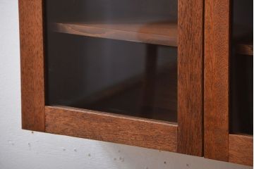 アンティーク家具　アンティーク　シンプルでナチュラルな縦型の壁掛け戸棚(2)