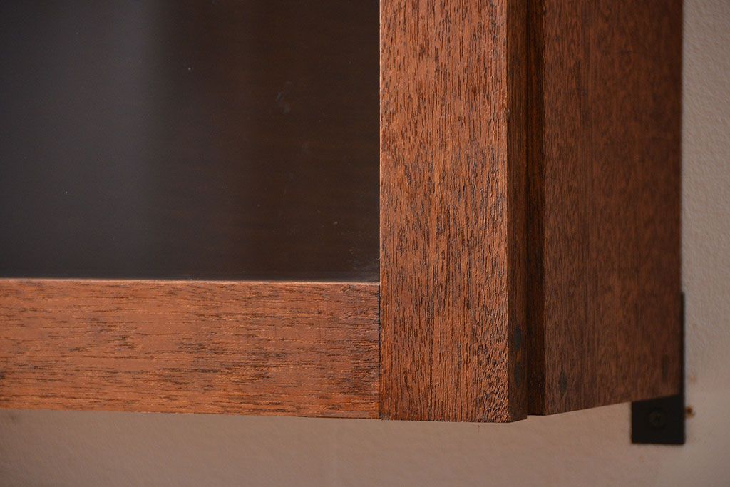 アンティーク家具　アンティーク　シンプルでナチュラルな縦型の壁掛け戸棚(2)