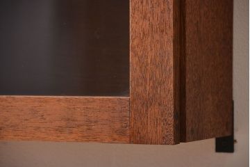 アンティーク家具　アンティーク　シンプルでナチュラルな縦型の壁掛け戸棚(2)