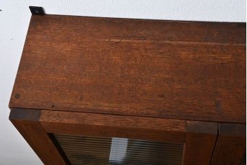 アンティーク家具　アンティーク　モールガラス入り!シンプルでナチュラルな縦型の壁掛け戸棚