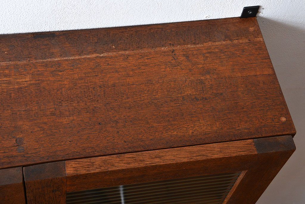 アンティーク家具　アンティーク　モールガラス入り!シンプルでナチュラルな縦型の壁掛け戸棚