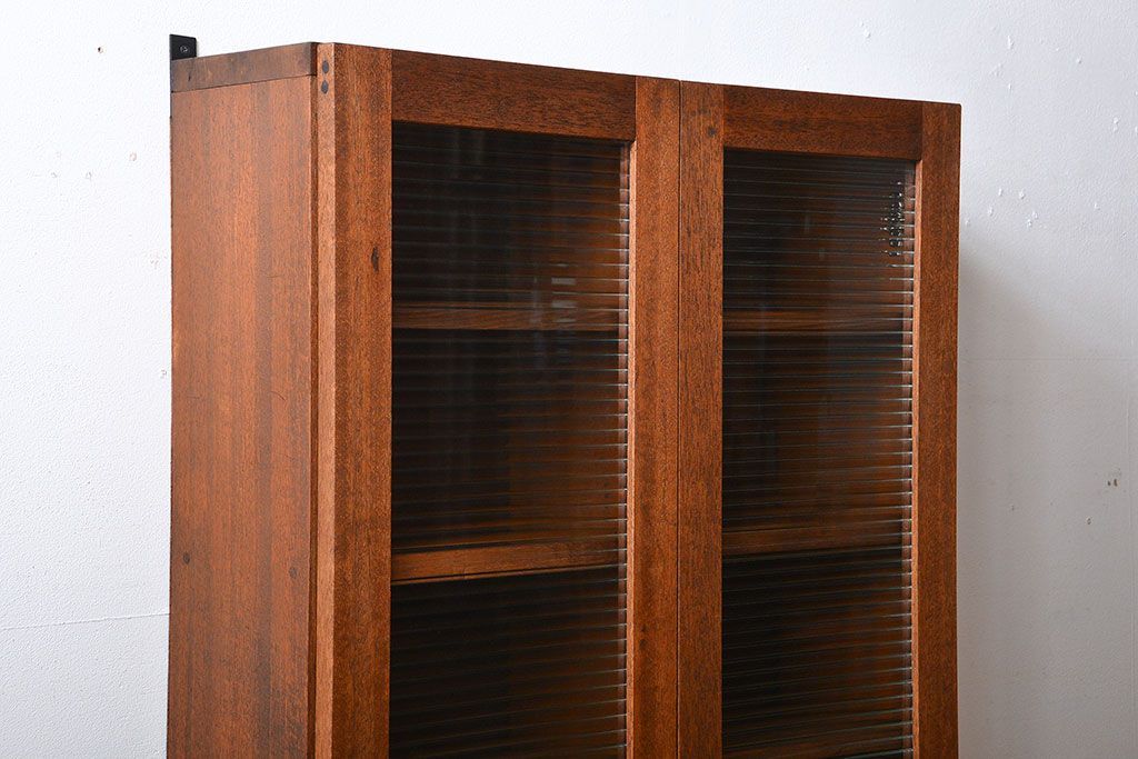 アンティーク家具　アンティーク　モールガラス入り!シンプルでナチュラルな縦型の壁掛け戸棚