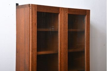 アンティーク家具　アンティーク　モールガラス入り!シンプルでナチュラルな縦型の壁掛け戸棚