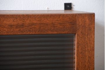 アンティーク家具　アンティーク　モールガラス入り!シンプルでナチュラルな縦型の壁掛け戸棚