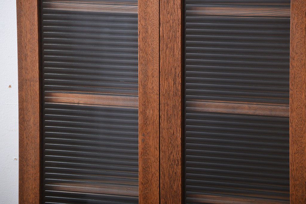 アンティーク家具　アンティーク　モールガラス入り!シンプルでナチュラルな縦型の壁掛け戸棚