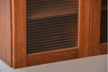 アンティーク家具　アンティーク　モールガラス入り!シンプルでナチュラルな縦型の壁掛け戸棚