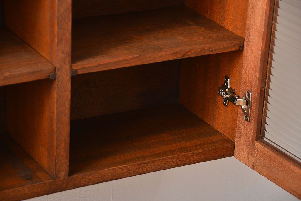 アンティーク家具　アンティーク　モールガラス入り!シンプルでナチュラルな縦型の壁掛け戸棚