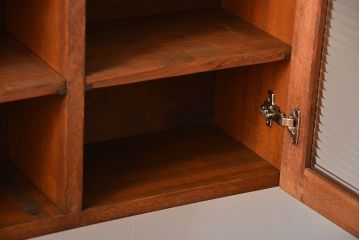 アンティーク家具　アンティーク　モールガラス入り!シンプルでナチュラルな縦型の壁掛け戸棚