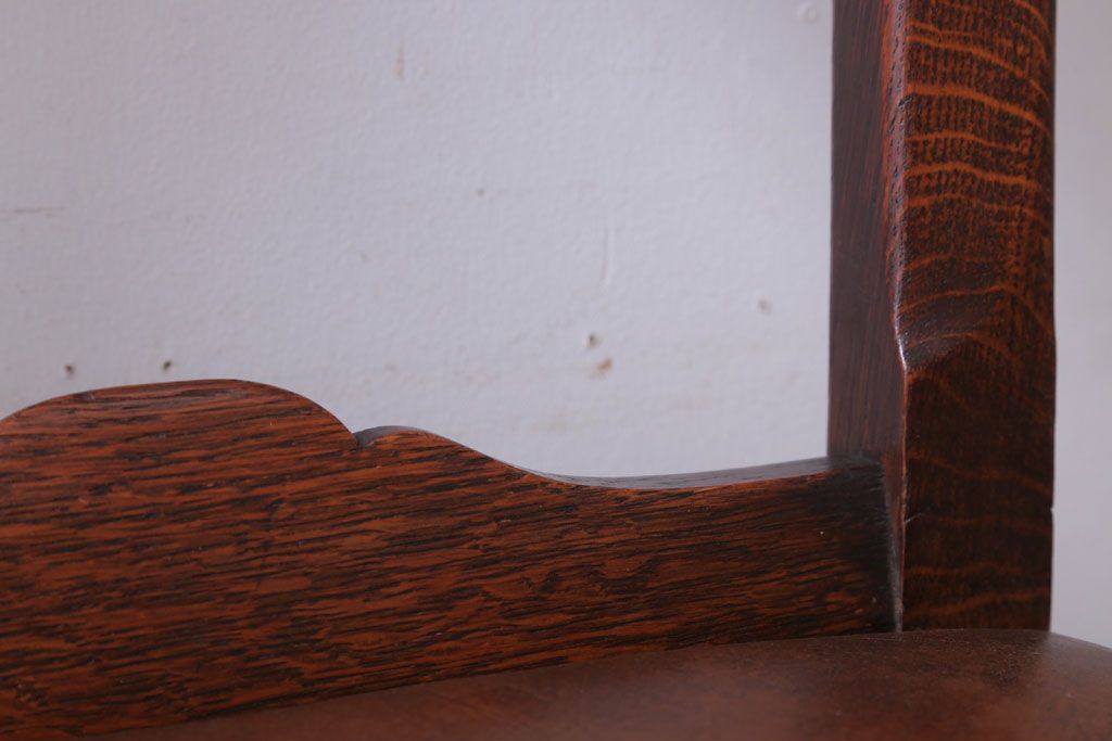 アンティーク家具　フランスアンティーク　本革座面のかわいいダイニングチェア(1)