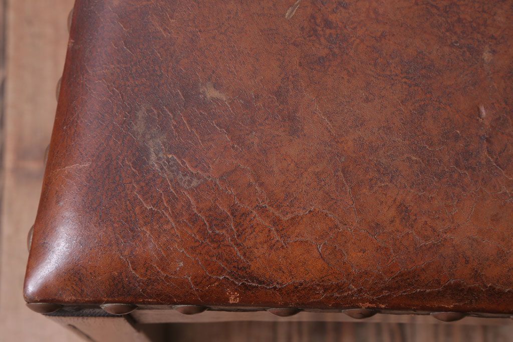 アンティーク家具　フランスアンティーク　本革座面のかわいいダイニングチェア(1)