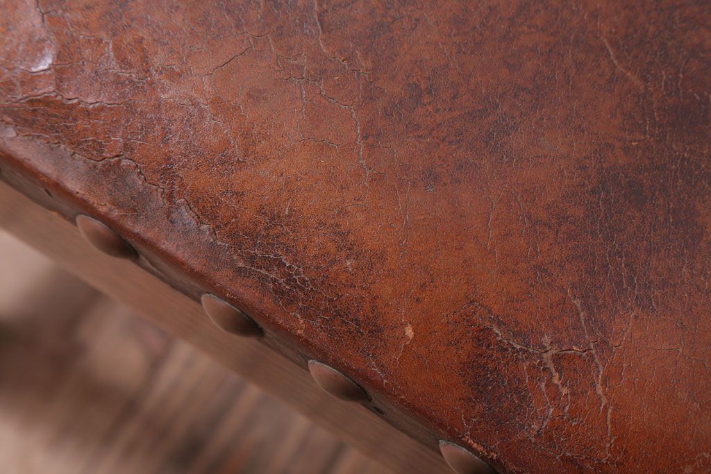 アンティーク家具　フランスアンティーク　本革座面のかわいいダイニングチェア(1)