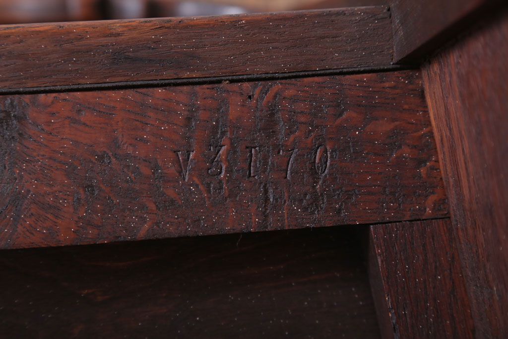 アンティーク家具　フランスアンティーク　本革座面のかわいいダイニングチェア(1)