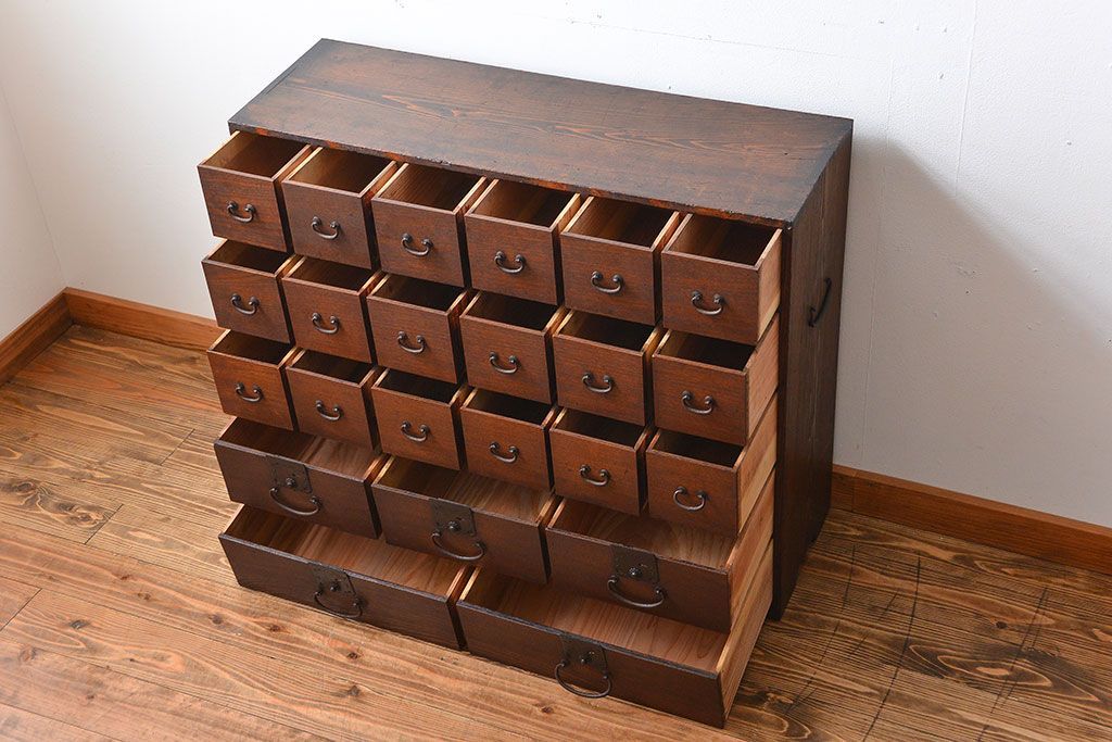 アンティーク家具　古民具・骨董　前板欅材の上質なアンティーク薬箪笥