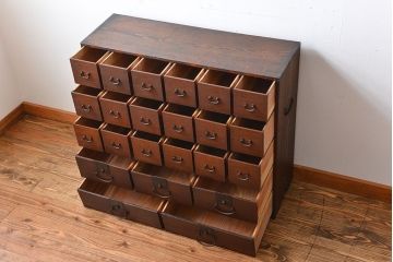 アンティーク家具　古民具・骨董　前板欅材の上質なアンティーク薬箪笥