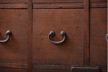 アンティーク家具　古民具・骨董　前板欅材の上質なアンティーク薬箪笥