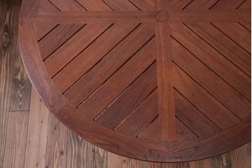 中古　TERRA(テラ)チーク材のラウンドダイニングテーブル(定価189000円)