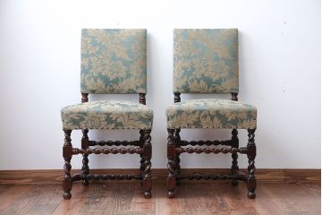 中古　イギリス製　オーク材の優雅なツイストレッグダイニングチェア2脚セット(1)