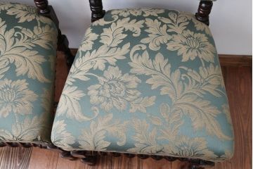 中古　イギリス製　オーク材の優雅なツイストレッグダイニングチェア2脚セット(1)
