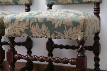中古　イギリス製　オーク材の優雅なツイストレッグダイニングチェア2脚セット(2)