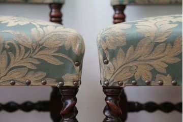 中古　イギリス製　オーク材の優雅なツイストレッグダイニングチェア2脚セット(2)