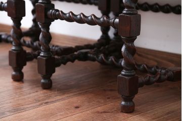中古　イギリス製　オーク材の優雅なツイストレッグダイニングチェア2脚セット(2)