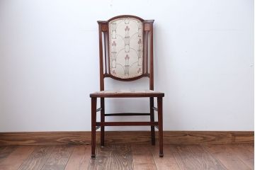 レトロ家具　イギリスアンティーク　レトロなファブリックがかわいい小ぶりなチェア(1)
