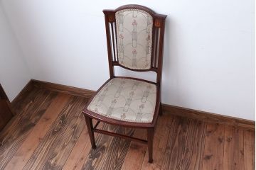 レトロ家具　イギリスアンティーク　レトロなファブリックがかわいい小ぶりなチェア(1)
