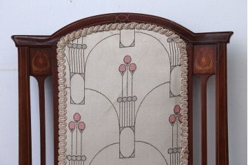 レトロ家具　イギリスアンティーク　レトロなファブリックがかわいい小ぶりなチェア(1)